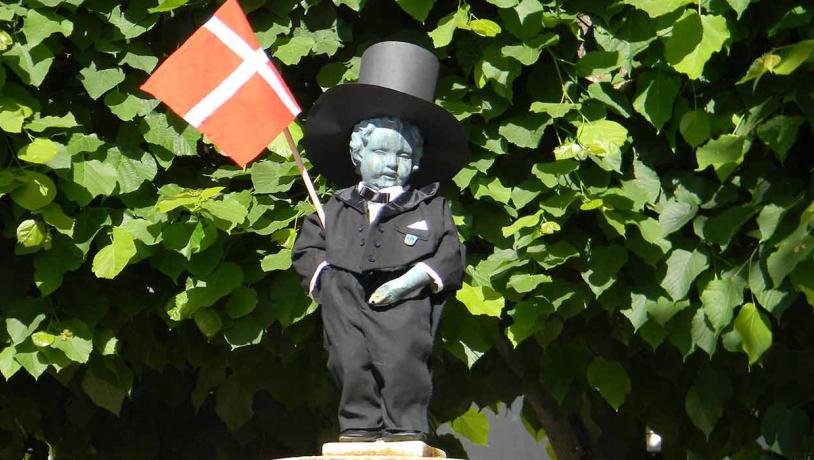 Manneken Pis i kjole og hvidt