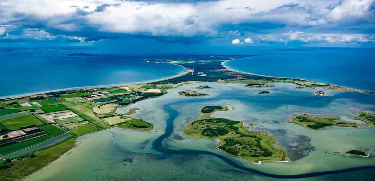 Luftfoto af Samsø og Stavns Fjord til udstillingen Luftkunst Danmark i Bogense