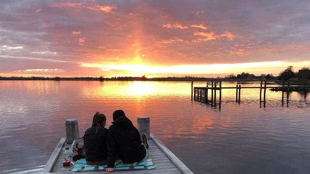 Solnedgang over Klintebjerg Havn ved Odense Fjord