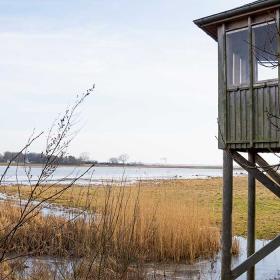 Udsigt over Ølundgård, Lammesø og Odense Fjord ved fugletårnet